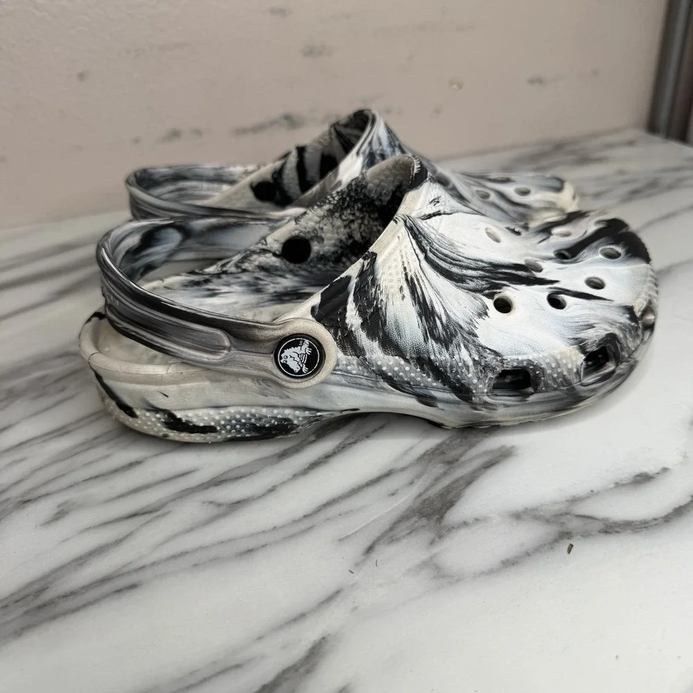 Crocs Kid's Unisex Classic Marbled Clog Clog White/Black Size J2 2 Slip On